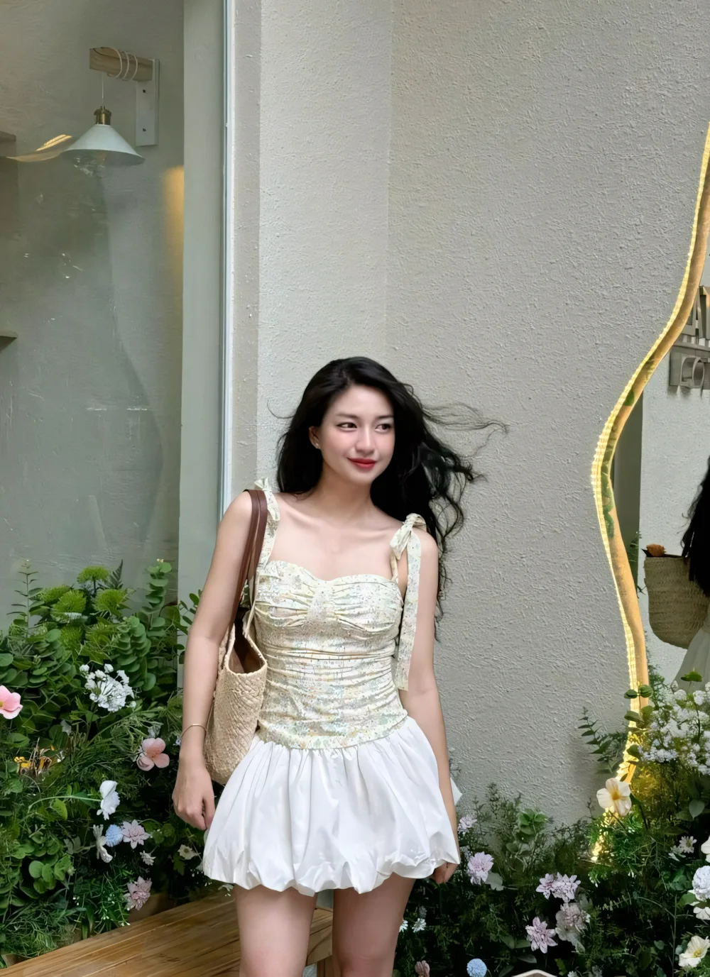 anh gai xinh mac chan vay ngan trang 1